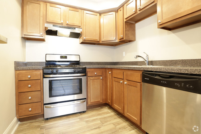 Primary Photo - Imperial House Apartments