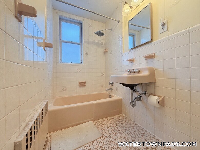 Building Photo - 65 Olcott St
