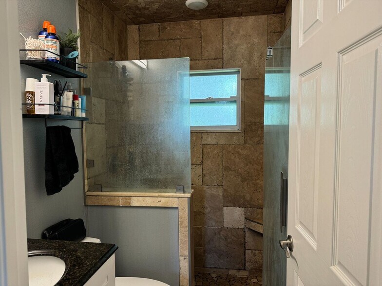 Building Photo - 508 Garden Dr N