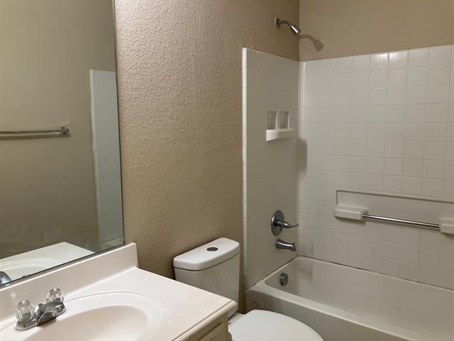 Building Photo - 2116 Sol Dr