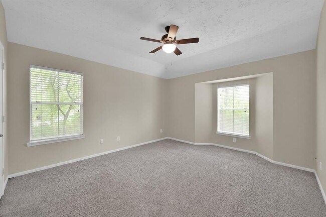 Building Photo - 8051 Bay Branch Dr
