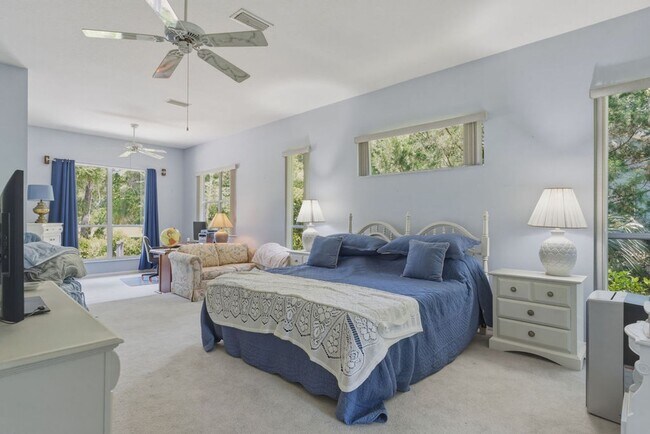 Building Photo - Must See Immaculate 3/2 Rainbow Springs with Lanai
