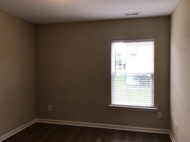 Building Photo - 3104 Olustee Dr