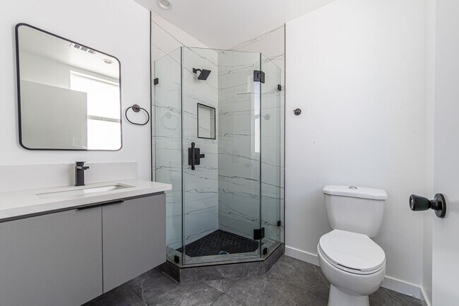 Building Photo - Sleek and spacious 4-bedroom, 4.5-bathroom...