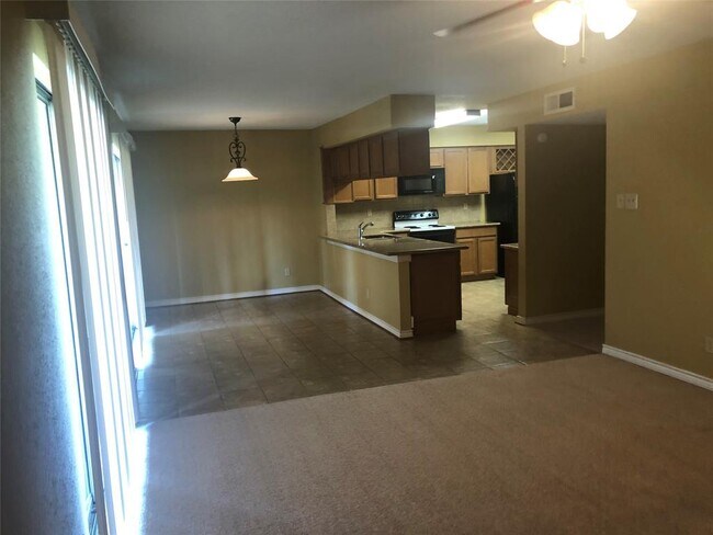 Building Photo - 14515 Wunderlich Dr