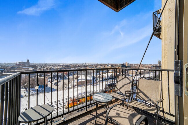 Building Photo - 1550 S Blue Island Ave