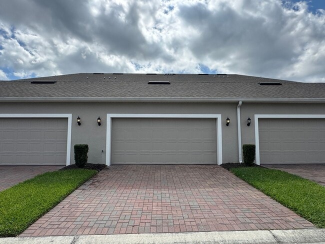 Building Photo - Available Now! Spacious 3-Bedroom Townhome with Fenced Yard in Winter Garden – Washer and Dryer I...