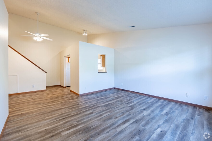 Primary Photo - Covey Run Apartments