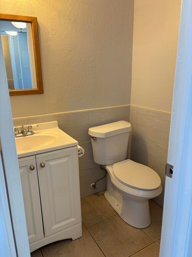 Building Photo - 128 Norwich F