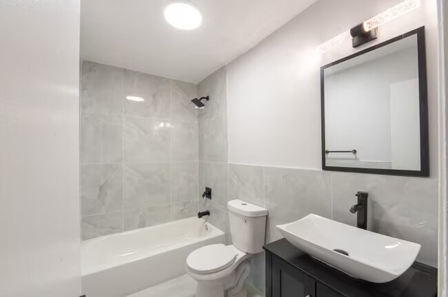 Building Photo - 1913 Country Ln