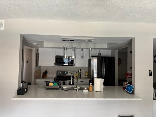 Building Photo - 5205 W Crocus Dr