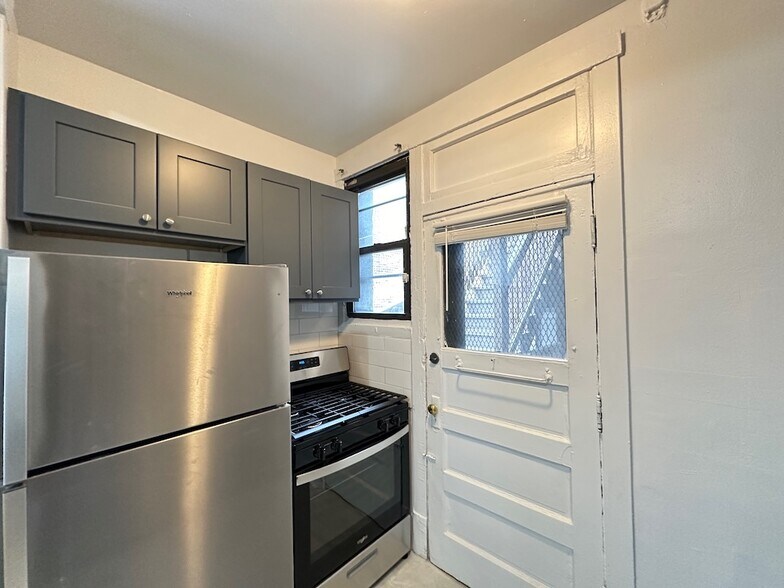 Building Photo - 1321.5 W Estes Ave