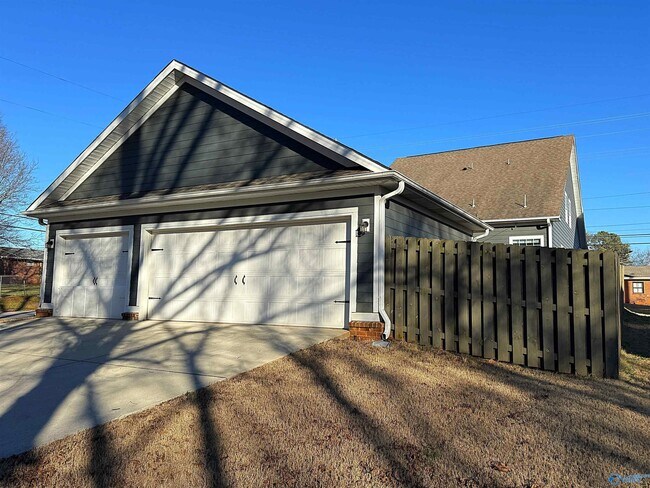 Building Photo - 4260 Sullivan St