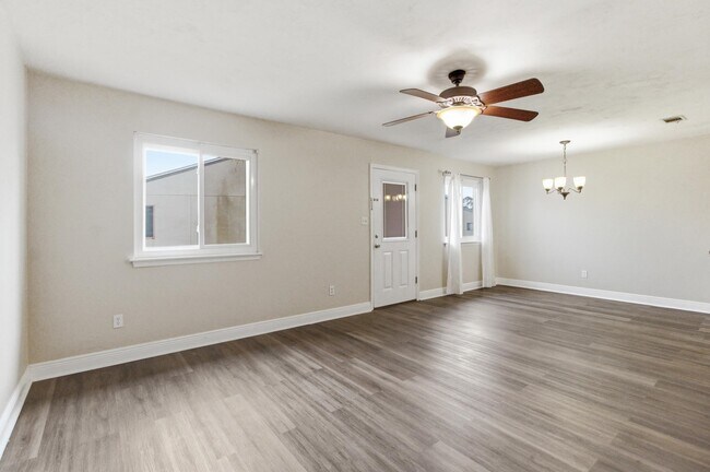 Building Photo - 1319 Airport Dr