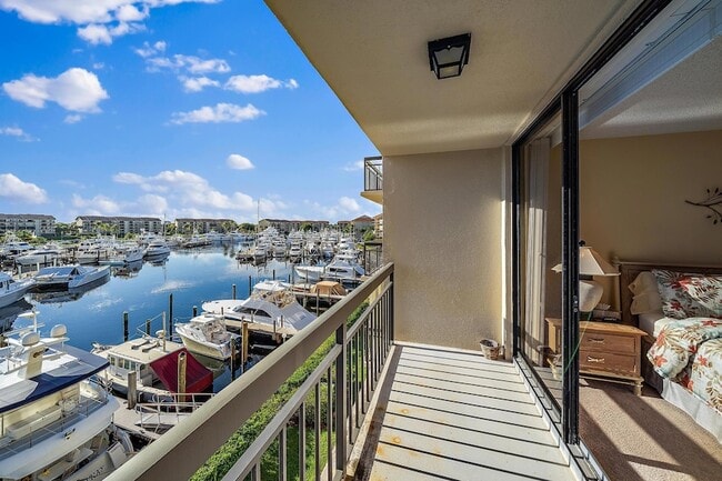 Building Photo - 2601 Marina Isle Way