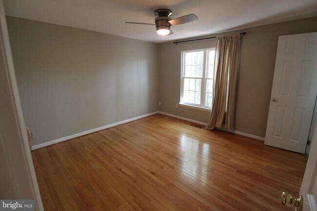 Building Photo - 6055 Meyers Landing Ct