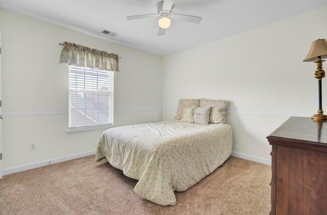 Building Photo - 1428 Bloomingdale Ln