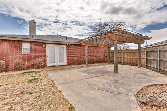 Building Photo - 6120 7th Dr