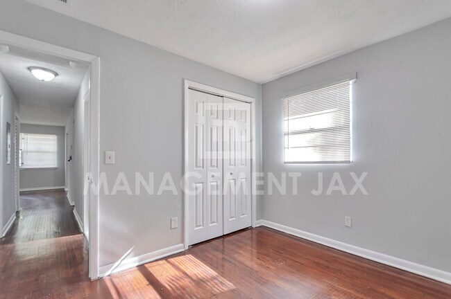 Building Photo - 2128 W 15th St