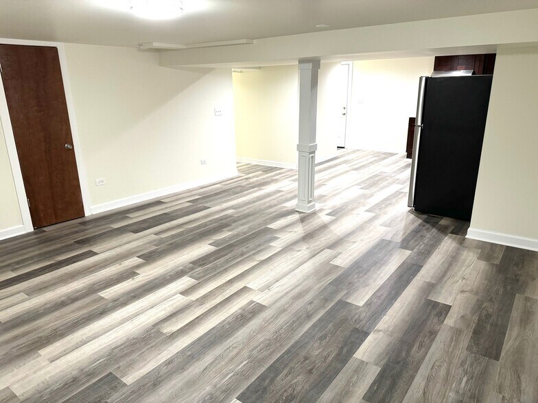 Building Photo - 10351 Cambridge St