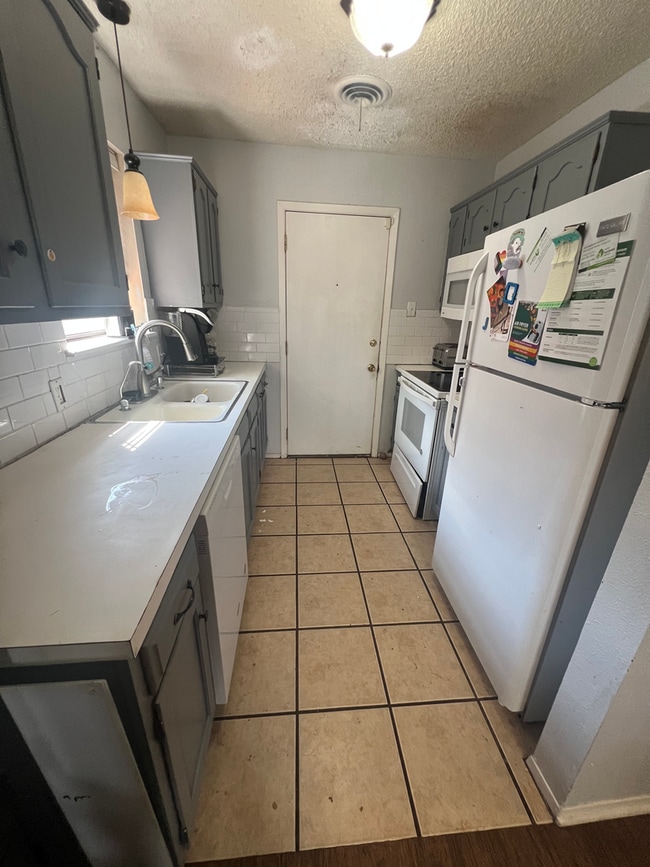 Building Photo - 5348 Benbrook St