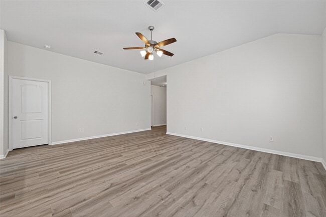 Building Photo - 15059 Meadow Glen N