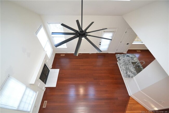 Building Photo - 900 Creek Haven Dr