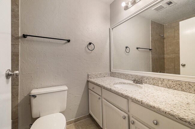Building Photo - 11915 S Red Cedar Cir
