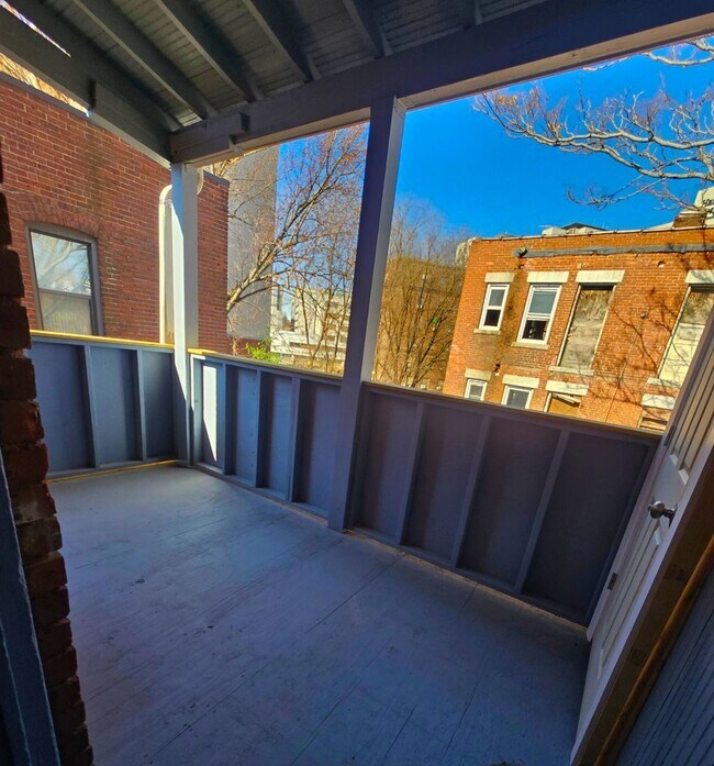 Building Photo - 93 Maple Ave