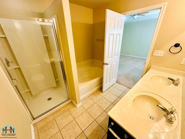 Building Photo - Beautiful and Well-maintained 3-Bedroom 2-...