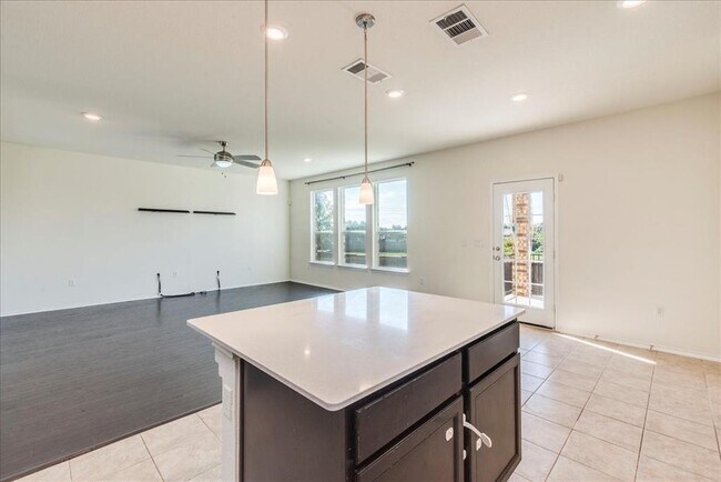 Building Photo - 815 Sandhill Branch Dr