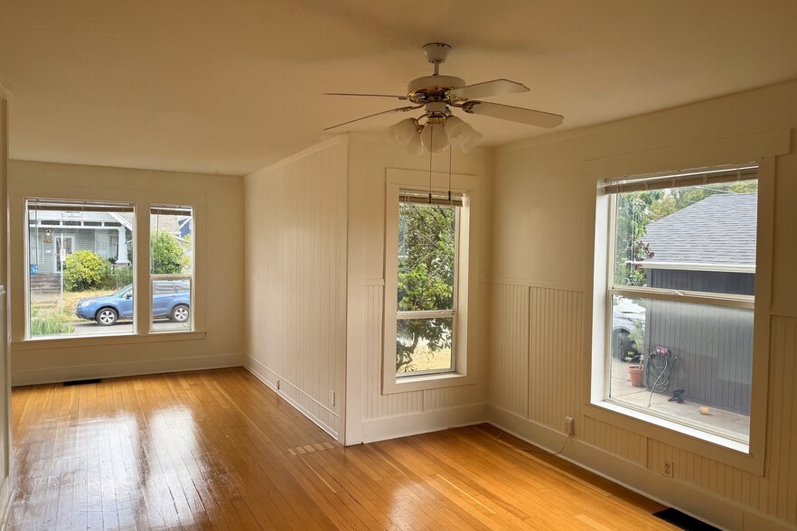 Living and dining room - 3703 SE 65th Ave