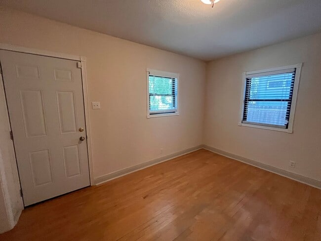 Building Photo - 2bed/1.5bath