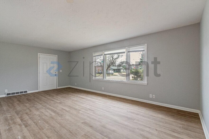 Building Photo - 3366 Craig Ave