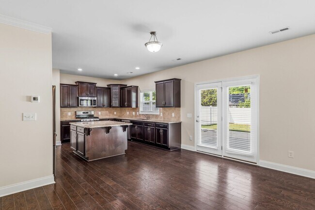 Building Photo - 5 Bedrooms in the heart of Summerfield!