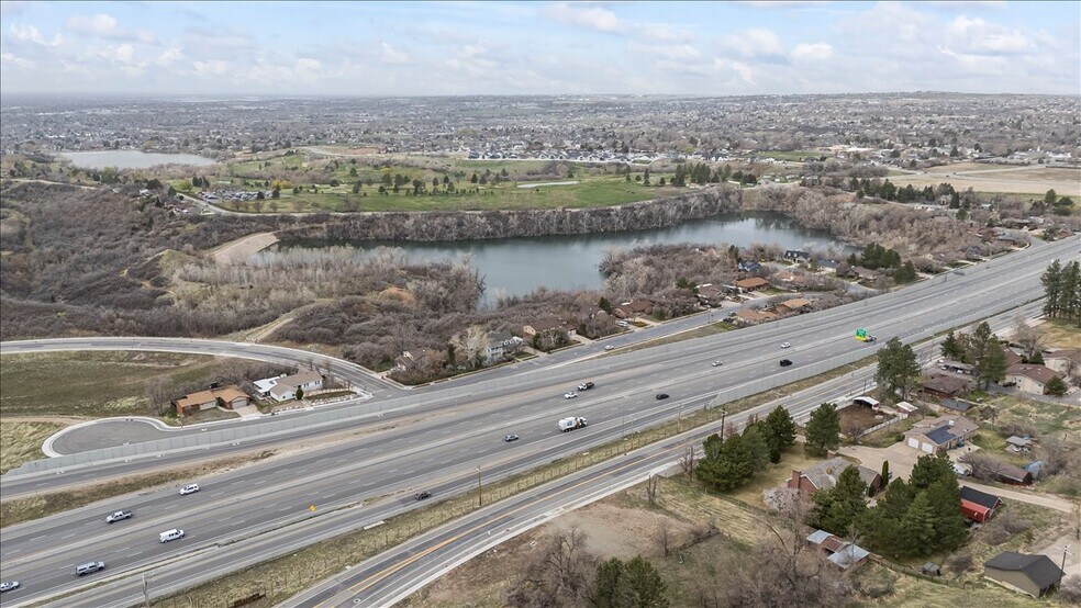 Building Photo - 717 Woodridge Dr