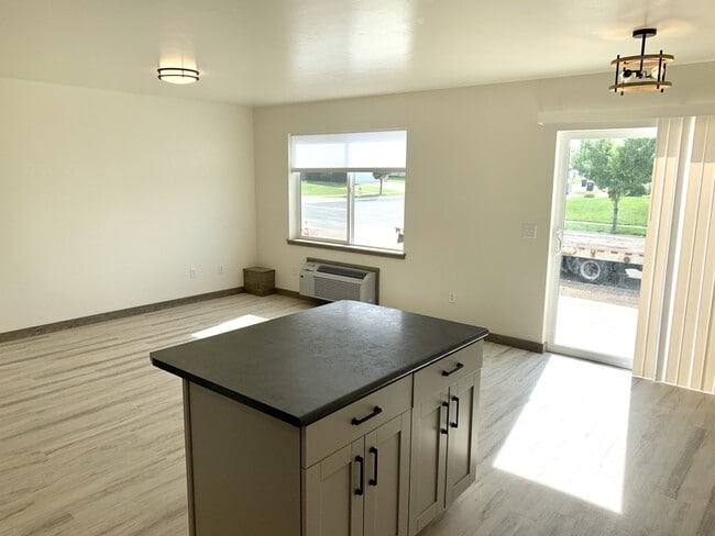 Building Photo - 3375 Blackbird Wy