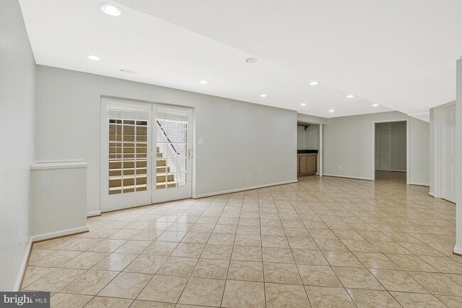 Building Photo - 10857 Hunter Gate Way