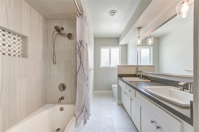 Building Photo - 614 Bendwood Dr