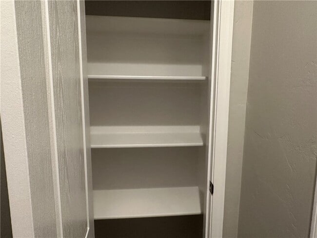 Building Photo - 1705 Talc Rd