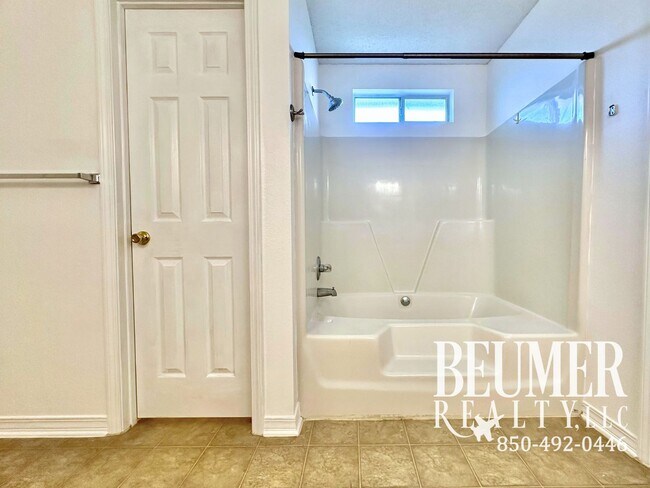 Building Photo - Fantastic Located Home Near NAS for Rent