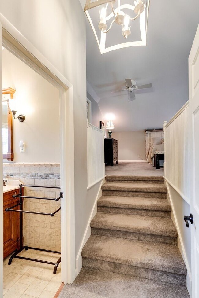 Building Photo - Shy's Hill Road Rental