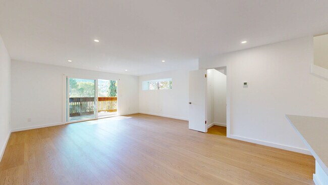 Building Photo - 50 Corte Real