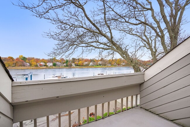 Building Photo - 7 River Rd