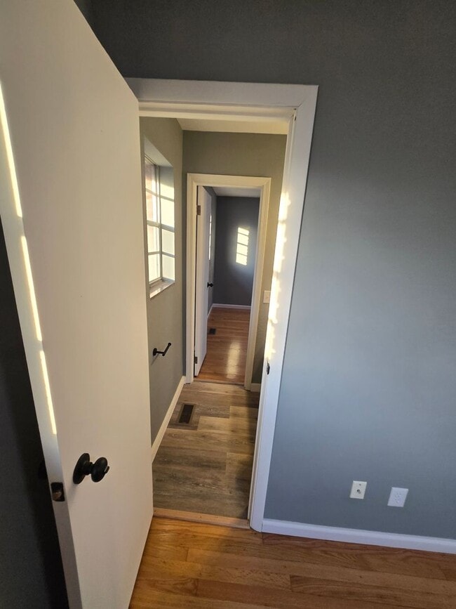 Building Photo - Charming 3-Bedroom, 2-Bathroom Brick Home for Rent