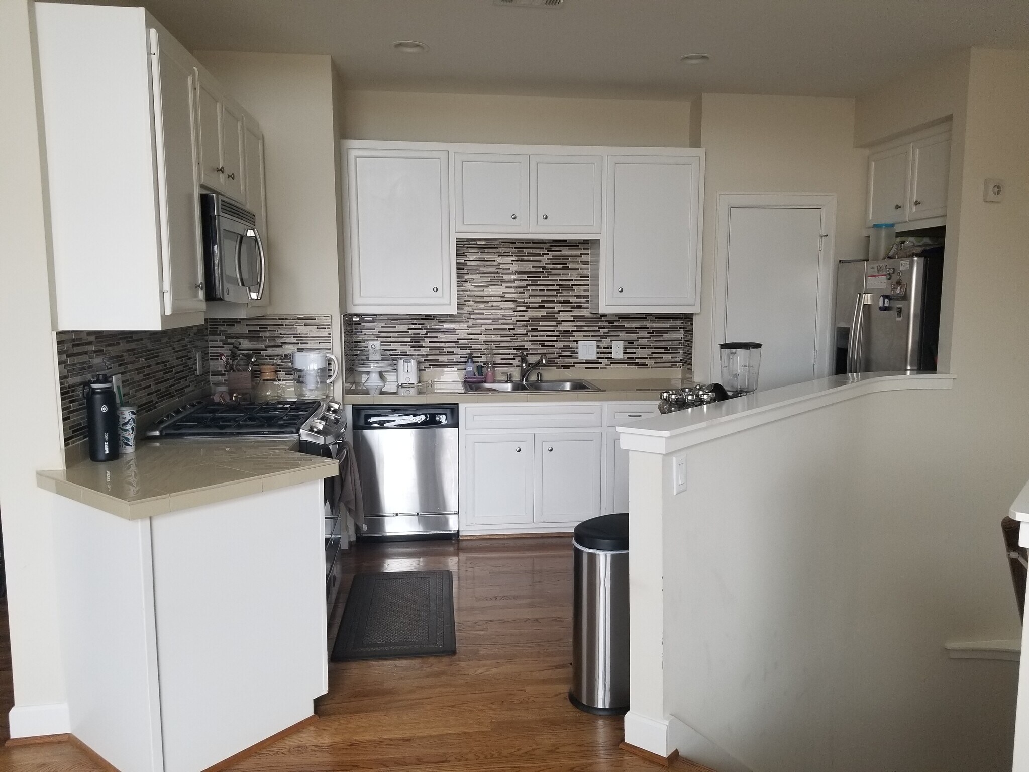 Kitchen (Upstairs) - 3709 Main Plaza Dr