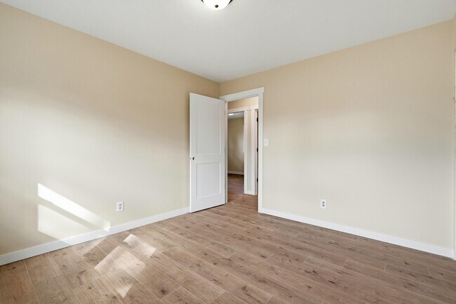 Building Photo - 503 S Forest Ct