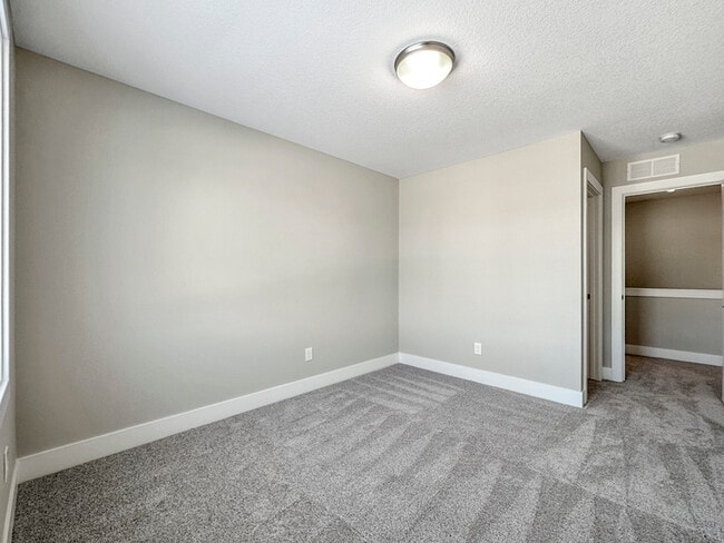 Building Photo - 1404 Primrose Ln