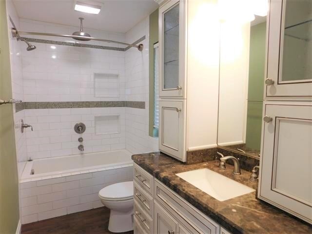 Building Photo - Escondido 3 Br Gated LOVELY Townhome 2 pat...