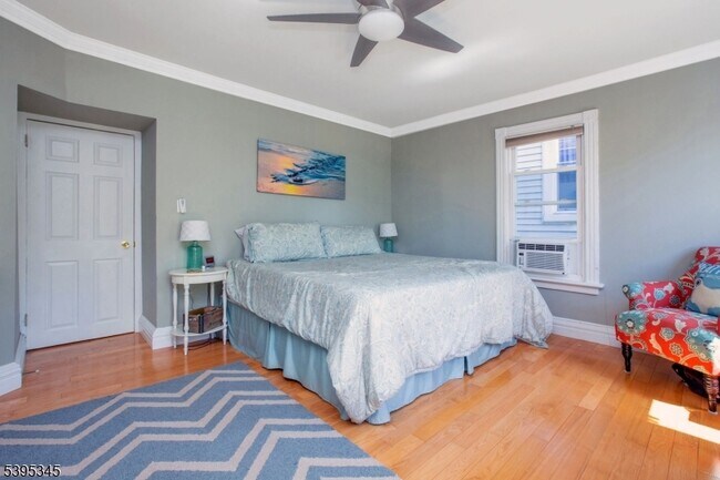 Building Photo - 142 Forest St